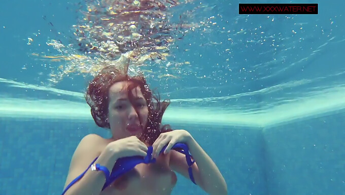 Lina Mercury'S Stunning Underwater Performance In Bikini