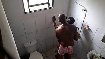 ¡video Voyeurista De Un Semental Negro Disfrutando De Su Coño Latino!