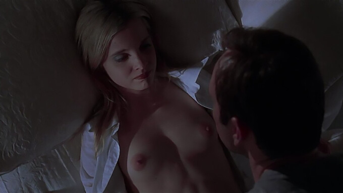 Mena Suvari'S Stunning Performance In "American Beauty": A Sensual Journey