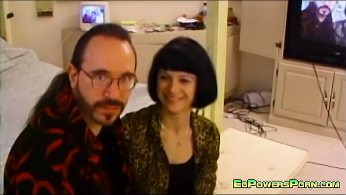 Întâlnirea Senzuală A Lui Nona Mejone Cu Ed Powers În Porno Vintage