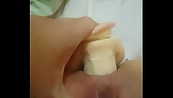 Guarda Una Donna Mentre Si Da Piacere Con Un Plug Anale In Questo Video Hot