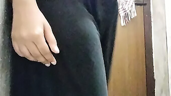 Sesi Solo Sensual Gadis Desi Dengan Lingerie Dan Orgasme