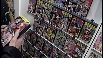 Una Sesión De Sexo Grupal Salvaje En La Instalación De Producción De Películas Para Adultos De Una Tienda De Videos