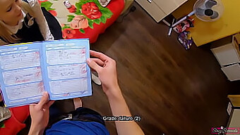 Vidéo Pov D'Une Jeune Écolière Punie Par Son Frère Avec Un Facial