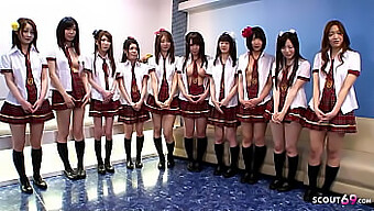 Fiesta Salvaje De Sexo Grupal Japonesa Con 10 Chicas Cachondas Y Numerosos Machos