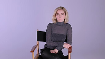 L'Adorabile Sfida Da Sola Di Kiernan Shipka: Padroneggiare L'Auto-Piacere