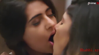 Indian Beauty Shiny Dixit In Passionate Lesbian Encounter