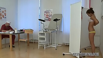 Koni Demikos 18+ Video Visar En Erfaren Läkare Som Utnyttjar En Ung Och Naiv Patient.