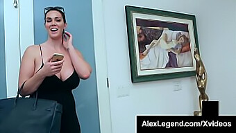 Alison Tyler, Seorang Wanita Berpayudara Besar Berambut Coklat, Menerima Tenggorokan Dalam Yang Dalam Dari Pasangannya Yang Berpenis Besar.