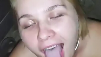 Bdsm Žena Se Věnuje Sexuální Aktivitě