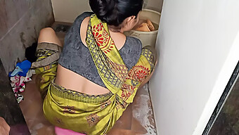 Komal, La Esposa India, Tiene Sexo Anal Duro Con Su Esposo Bisexual