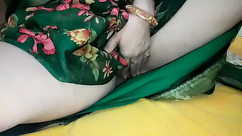 Saree-Clad Teen Reveals Lingerie In Seductive Massage