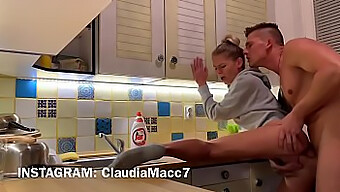 Sexe Intense Dans La Cuisine Avec Un Creampie Fait Maison