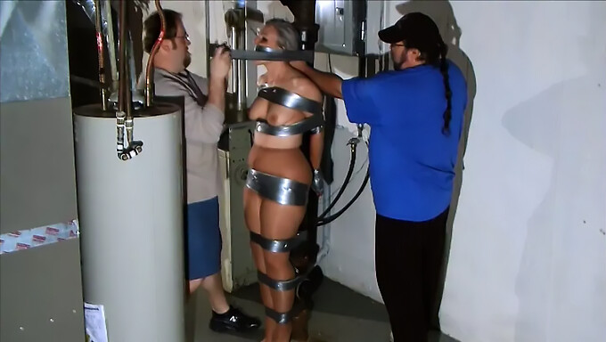 Duct Tape: Un Bondage Indispensable