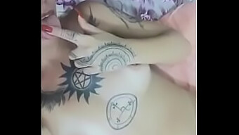 Guarda Ashley Inked, Una Splendida Teenager Tatuata, Darsi Piacere In Questo Video Fatto In Casa Caldo