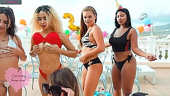 Una Festa Selvaggia Di Sesso Di Gruppo In Spiaggia Con Webcam E Azione In Livecam