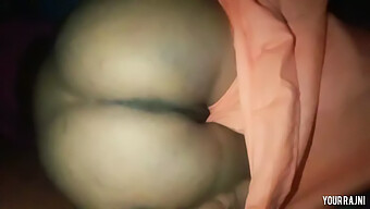 Sensuell Indisk Tants Erotiska Möte Med Ung Hingst I Hd-Video