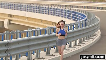 La Adolescente En Forma Joymii Recibe Una Corrida Después De Su Entrenamiento