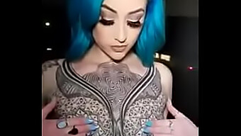 A Mulher Tatuada Mais Extensa: Um Vídeo Com Tema De Tatuagem