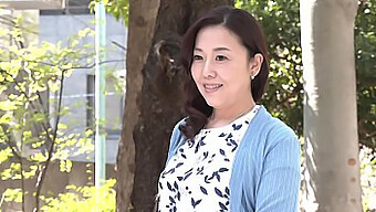 Cuộc Hành Trình Thân Mật Của Kazumi Nakagishi: Nhan Sắc Á Đông Tự Nhiên Và Phun Nước