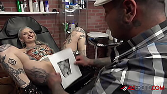 La Bombe Tatouée River Dawn Donne Une Fellation En Post-Tatouage De Chatte