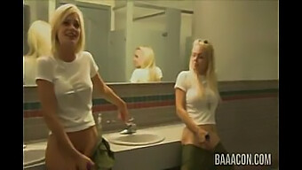 Jesse Jane Og Riley Steele Opplever Uforglemmelig Muntlig Nytelse I En Scene.