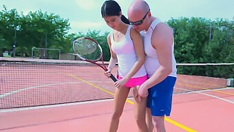 Vận Động Viên Tennis Tuổi Teen Trở Nên Chuyên Nghiệp Trong Tình Dục Khó Tính